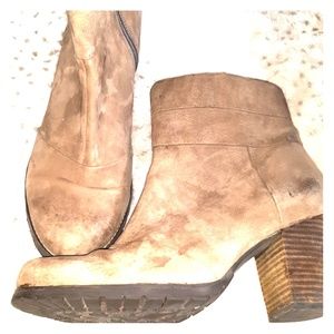 Clark's womens boots size 9
